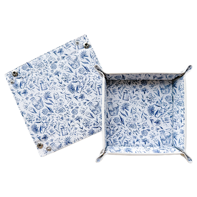 Needlepoint valet snap tray