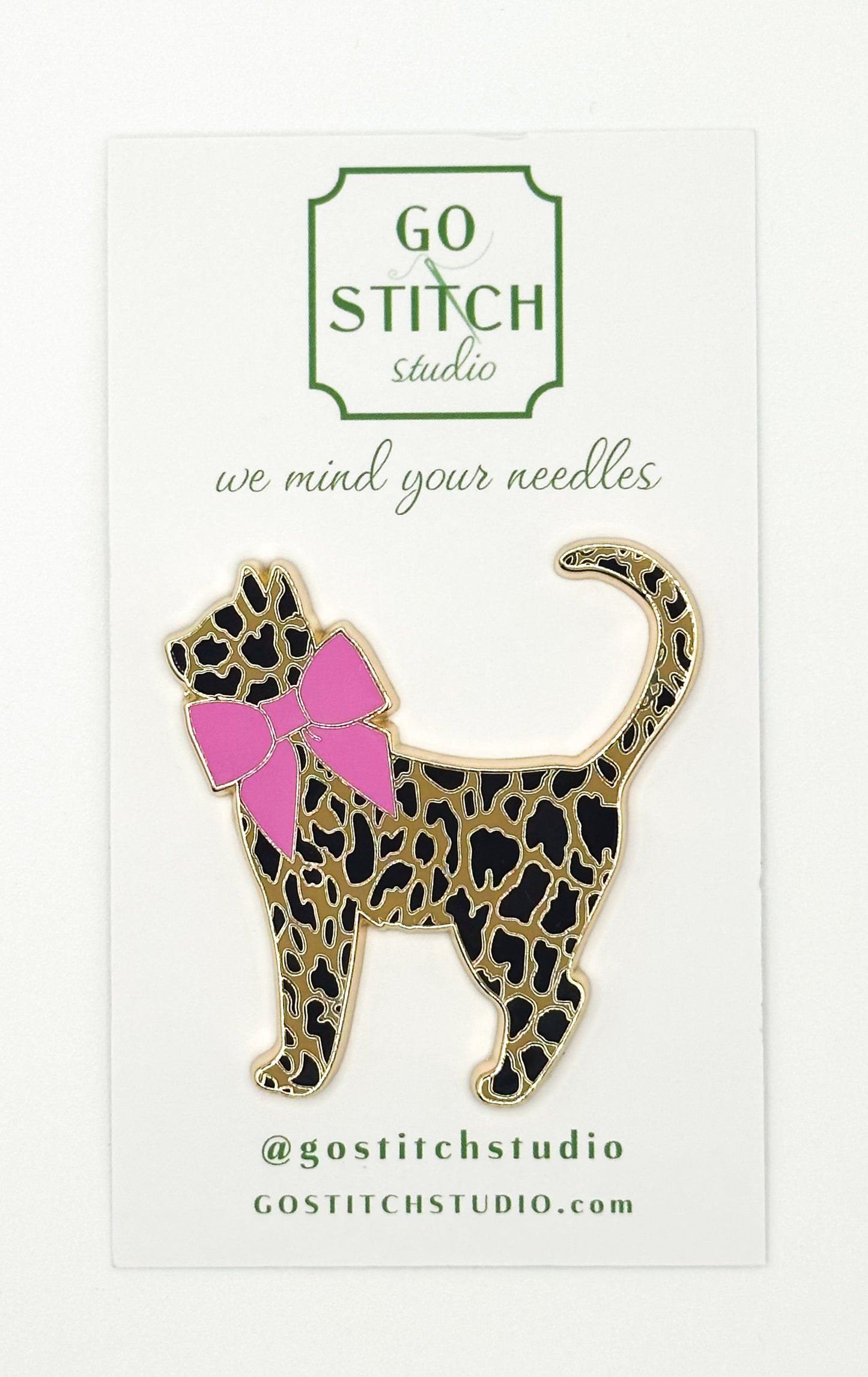 Leopard Kitty with Bow Needle Minder